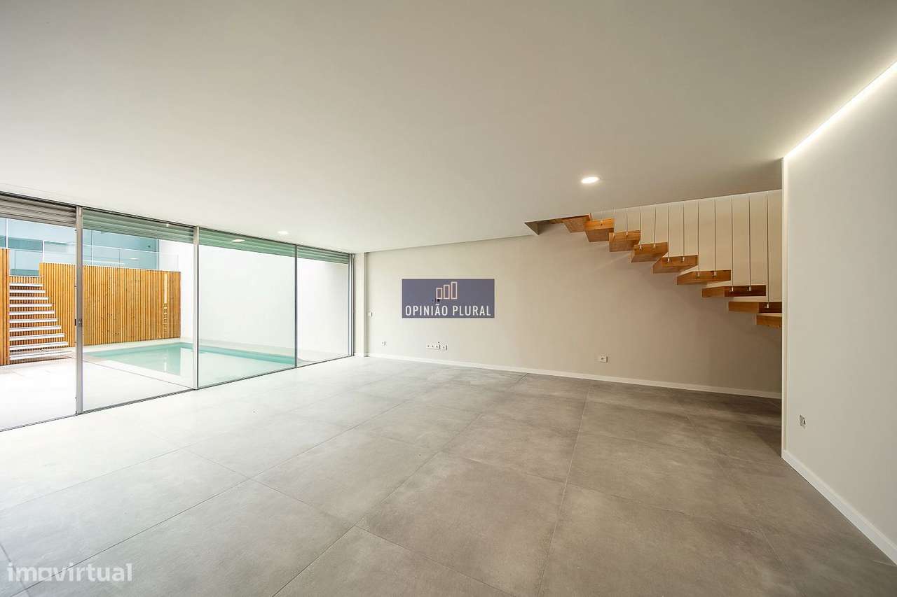 Espaçosa Moradia T4 com Escritório e Piscina - Pronta a Habitar-32