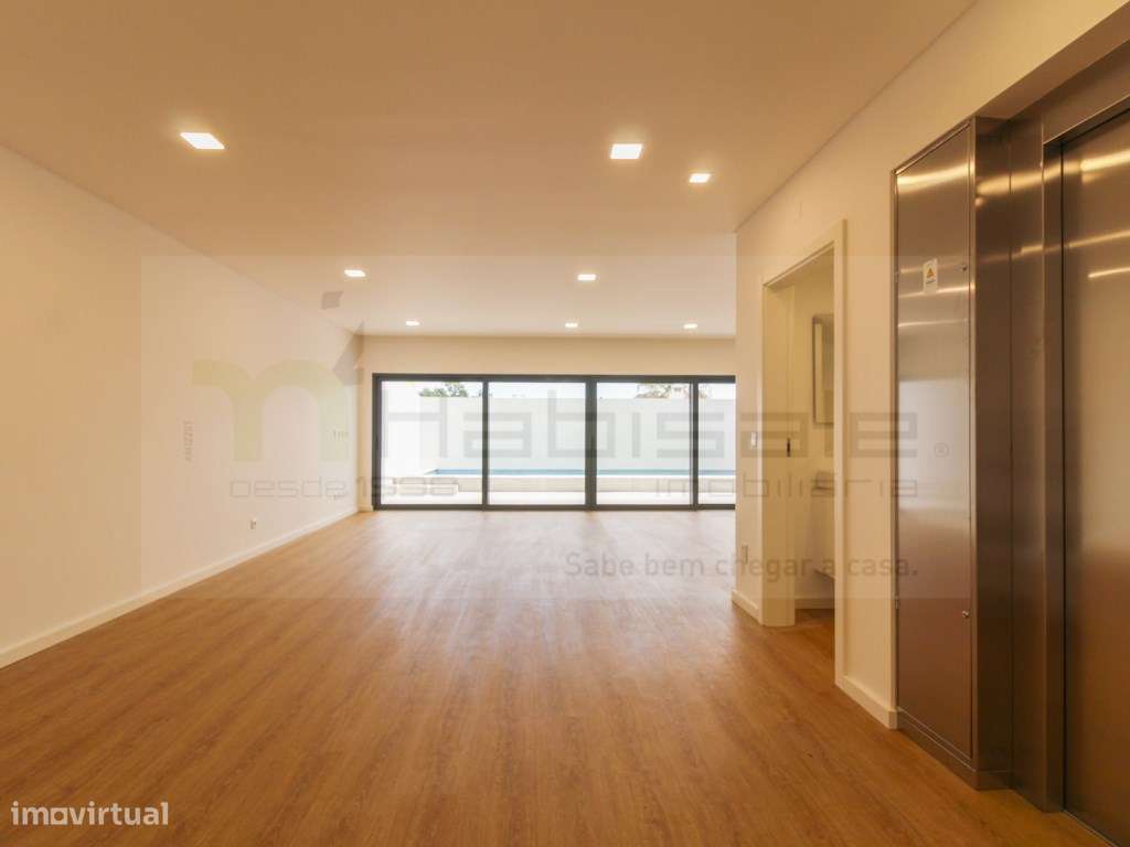 Moradia de Luxo com elevador, piscina e vista panorâmica, em Loures-52