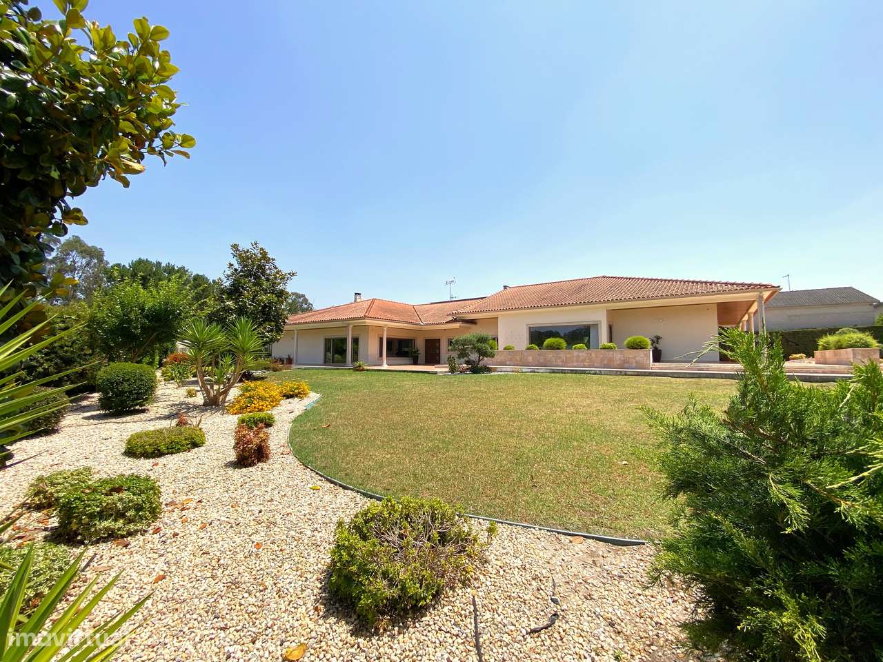 Moradia Térrea 5 quartos com Piscina Coberta - Grande imagem: 2/24