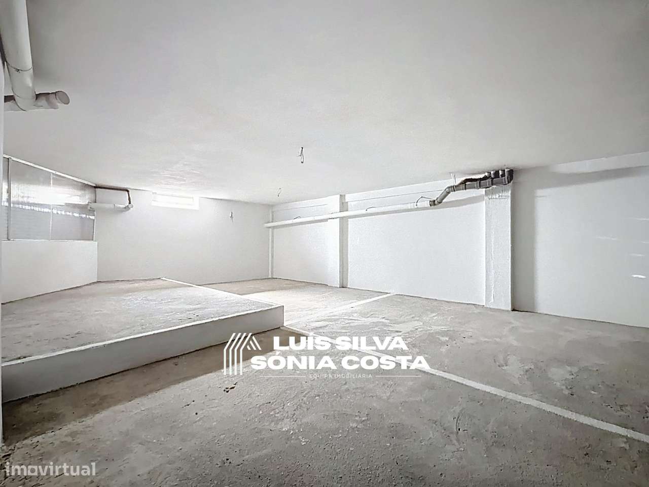 Garagem fechada c/ 166m2 & Estacionamento para 9 Carros no centro...-16