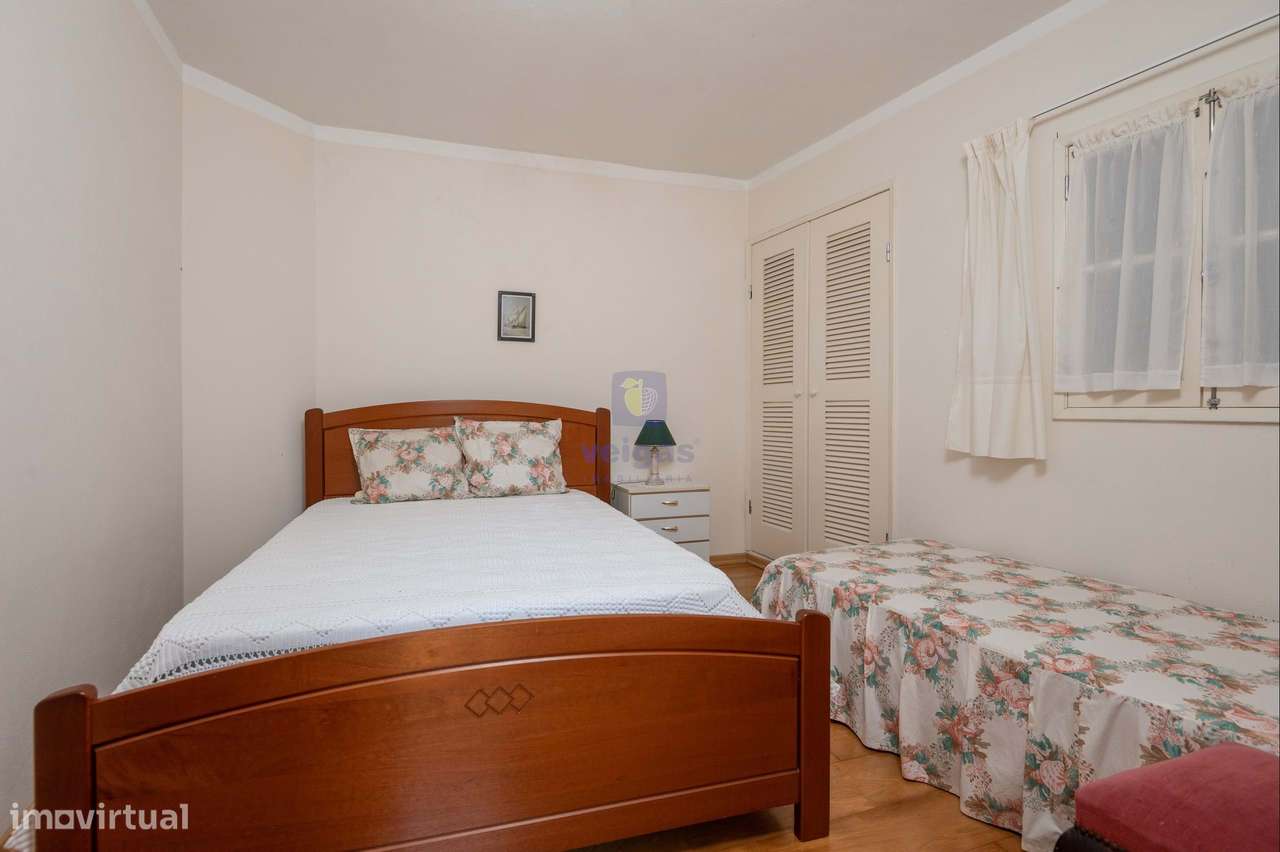 Moradia com Glamour! T4 com Garagem e Terraço no Centro de Vidais-27