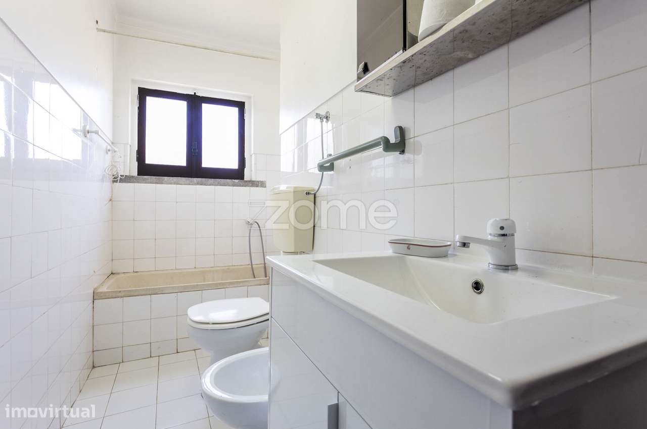 Moradia T5 a 3 minutos a pé da Praia de Carcavelos-23