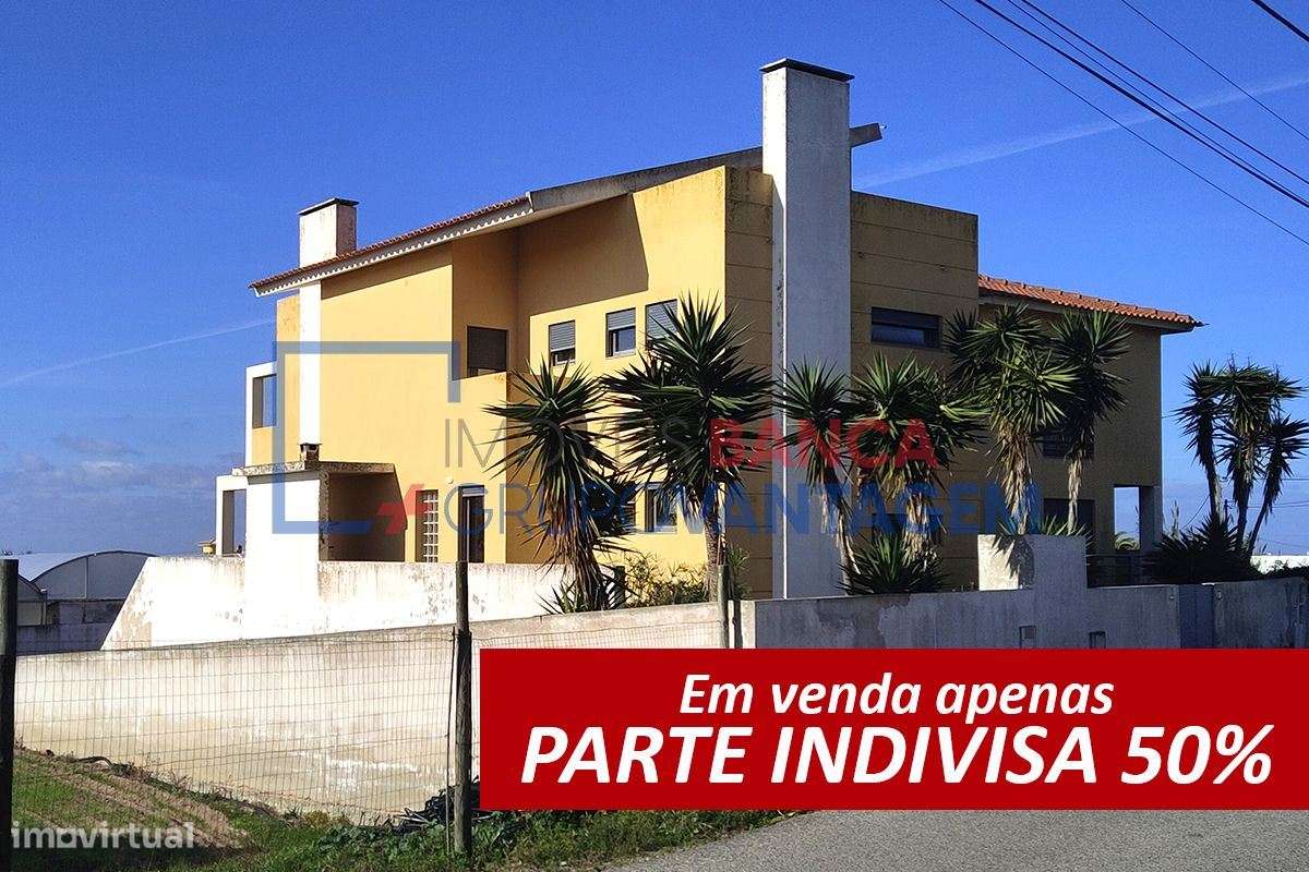 Moradia isolada UNIFAMILIAR, T5, a 1.500 m da praia de Santa Cruz - Grande imagem: 2/15