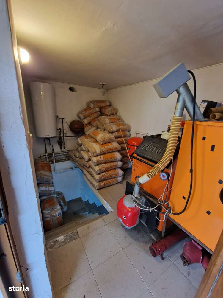 casa  197 mp, garaj, foisor, gratar, teren 870 mp la 100 m de DN 4-15