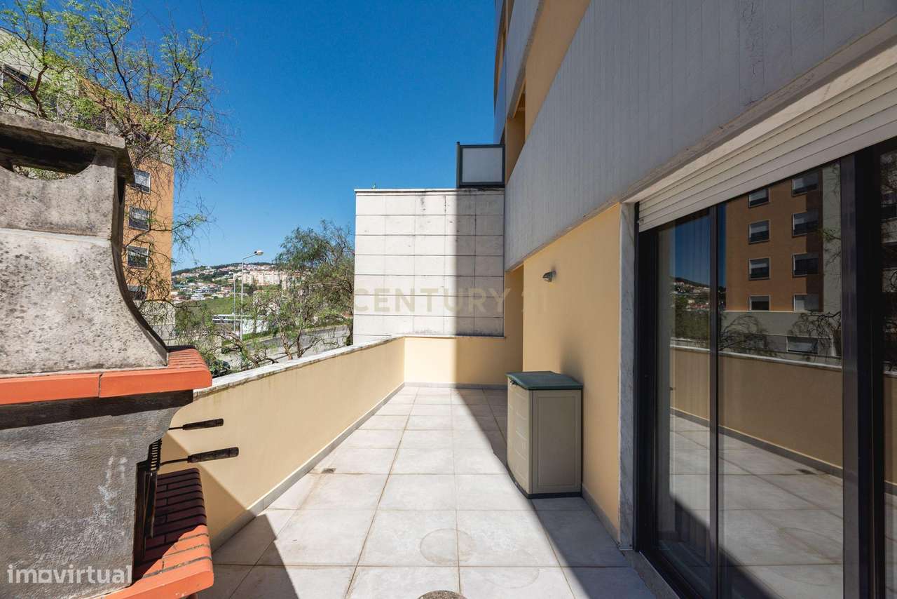 Apartamento T3 | Terraço, Box e Arrecadação | Urbanização da Ribeirada-15