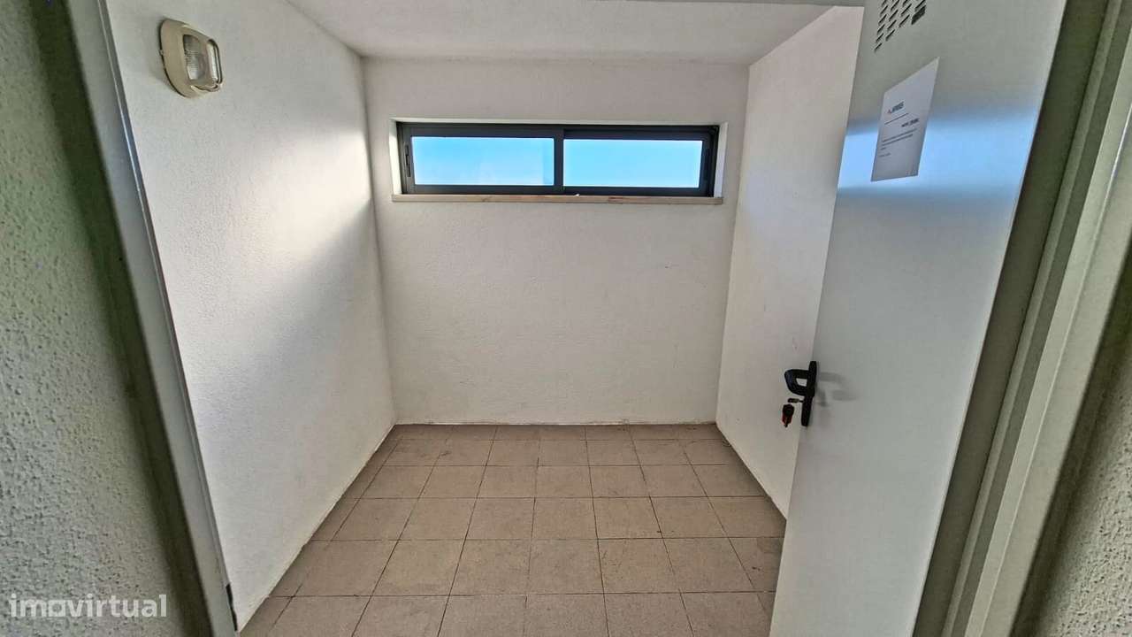 Apartamento T3 com 155m2, arrecadação e lugar  estacionamento Montijo.-15