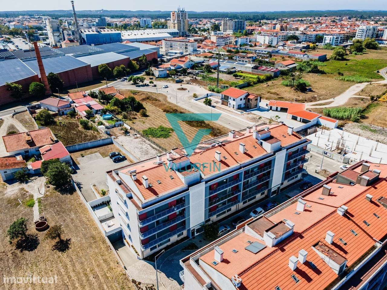 Apartamento T2 c/ Terraço de 95m2 + Garagem / Marinha Grande-32
