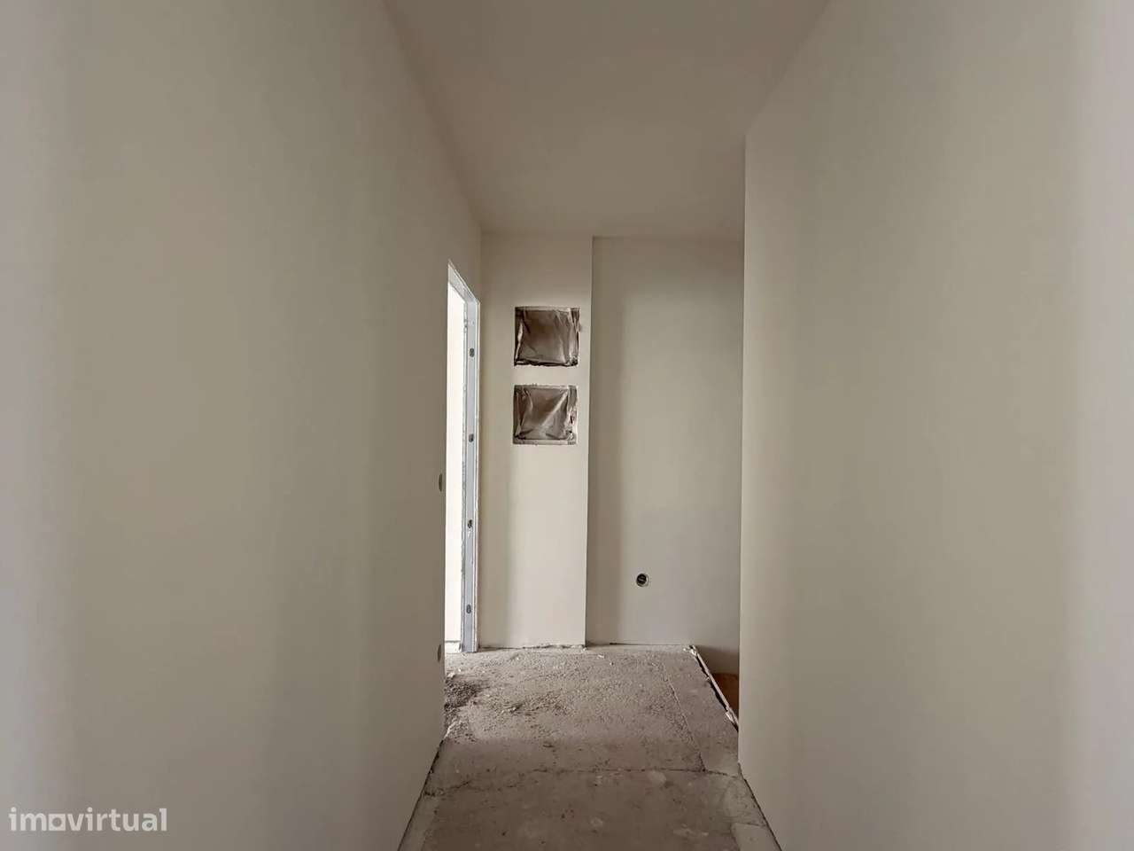 Moradia T3 de Arquitetura Moderna com Jardim e Garagem de 85 m² – Arco-5