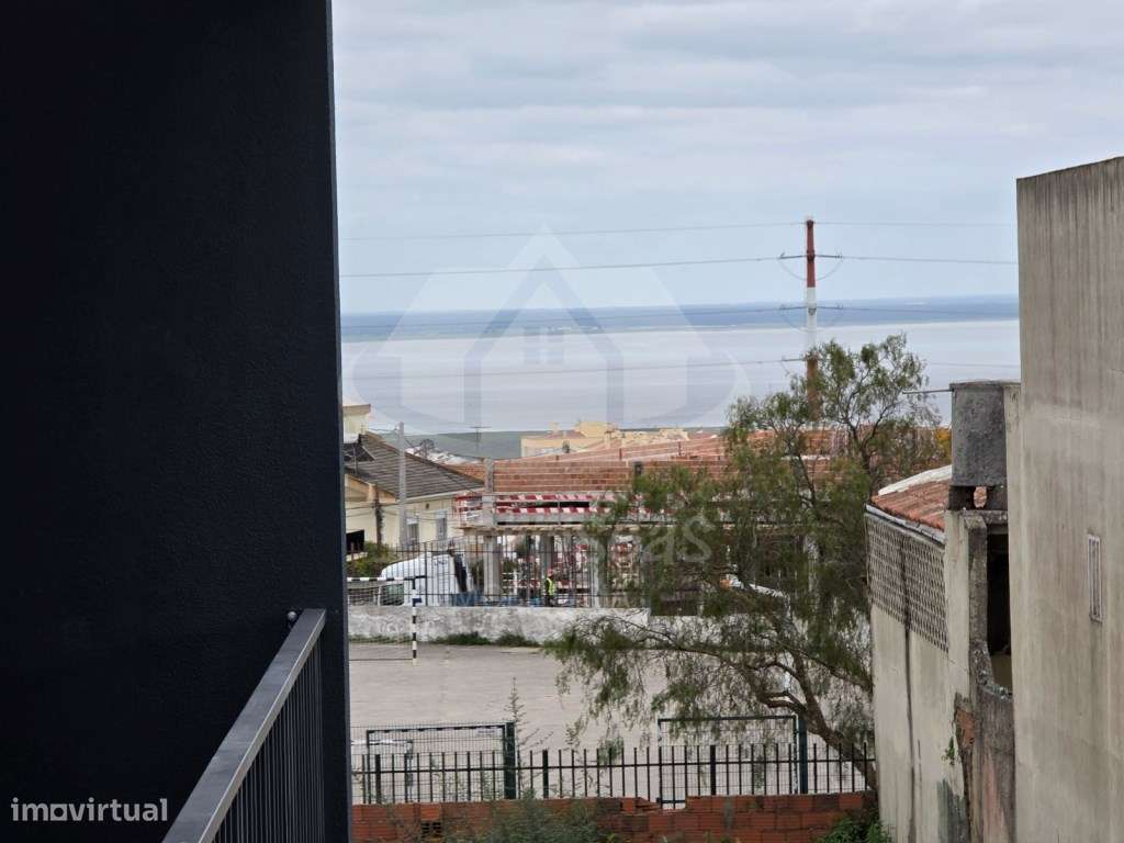 Moradia T3+1 na Portela de Azóia, em Santa Iria de Azóia-38