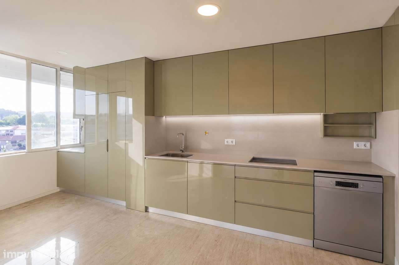 Apartamento T3, excelentes áreas 240m2 + garagem 31m2 + arrumos 4m2-17