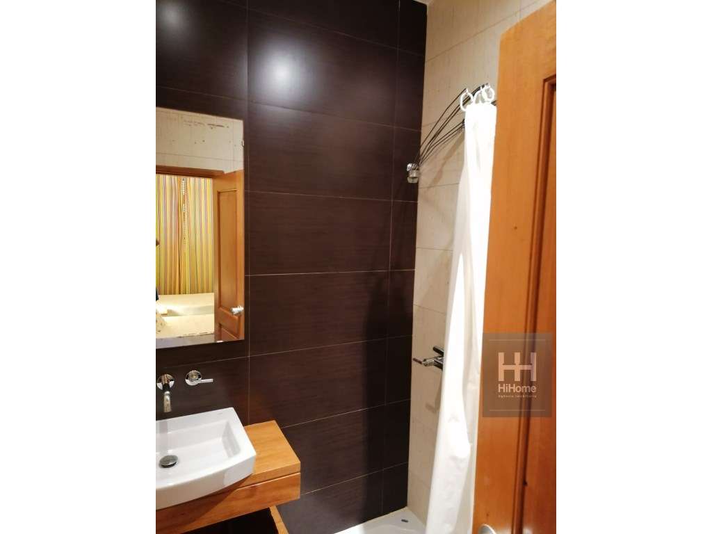 Moradia T5 + Apartamento T2 no centro do Porto Santo-12