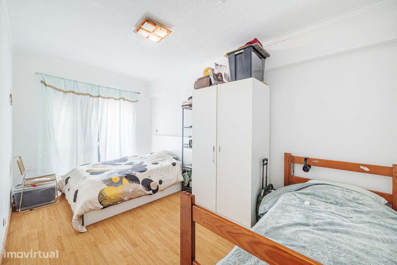 T3 em Mem Martins muito luminoso-29