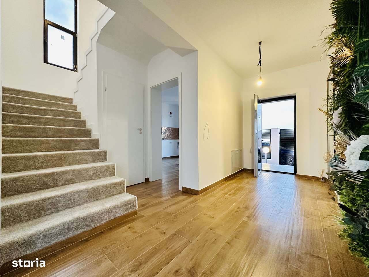 Vilă Individuală - 5 Camere -2 minute pana la Bulevard - Imagine principală: 4/20