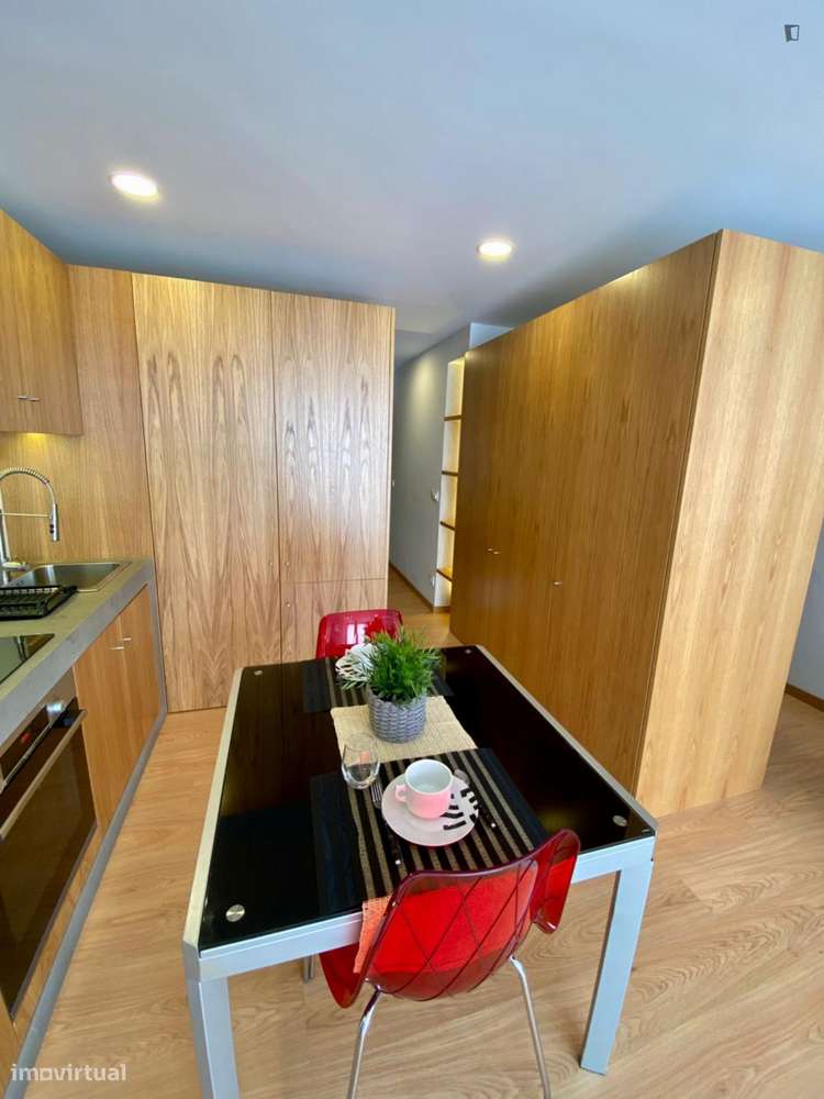 Estúdio - localizado em Matosinhos Porto - Grande imagem: 4/10