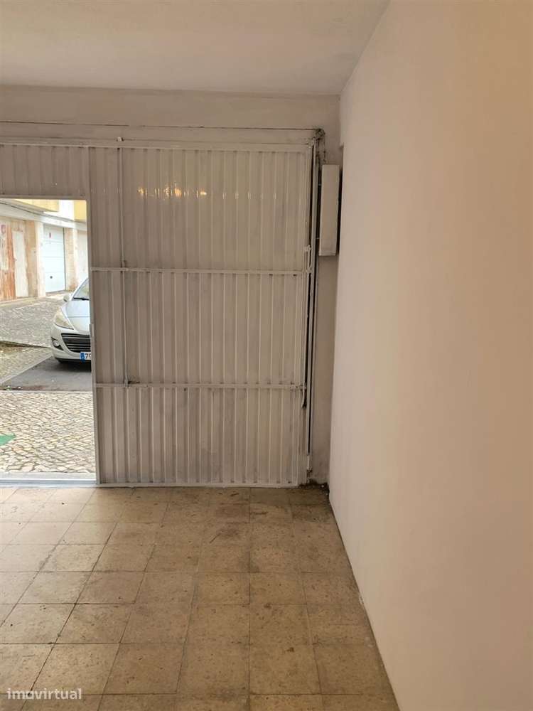 Garagem para arrendar com 14 m² em Mem- Martims Garagem para arrendame - Grande imagem: 3/11
