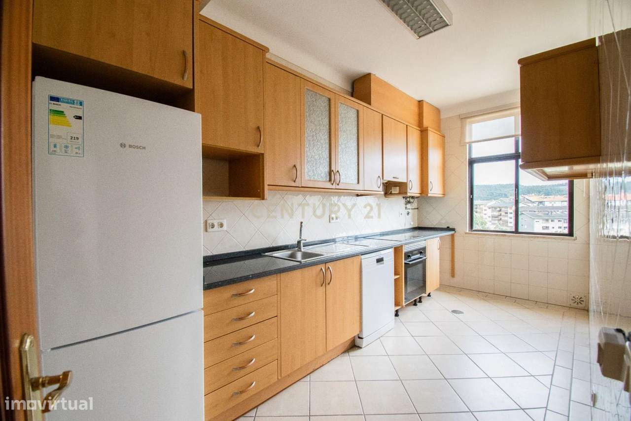 Moradia Exclusiva no Coração dos Olivais – Conforto, Espaço e Tranquil-5