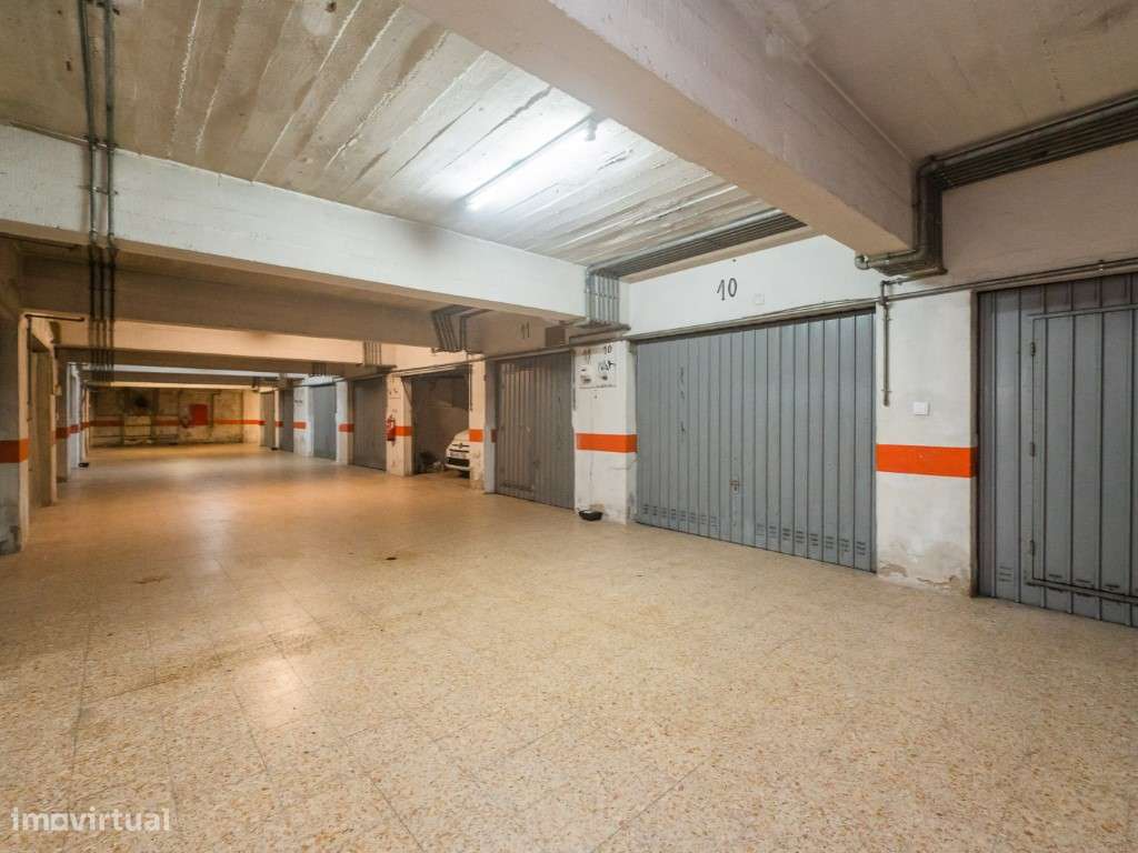 T3 COM GARAGEM PARA 2 CARROS, MASSAMÁ - Grande imagem: 2/44