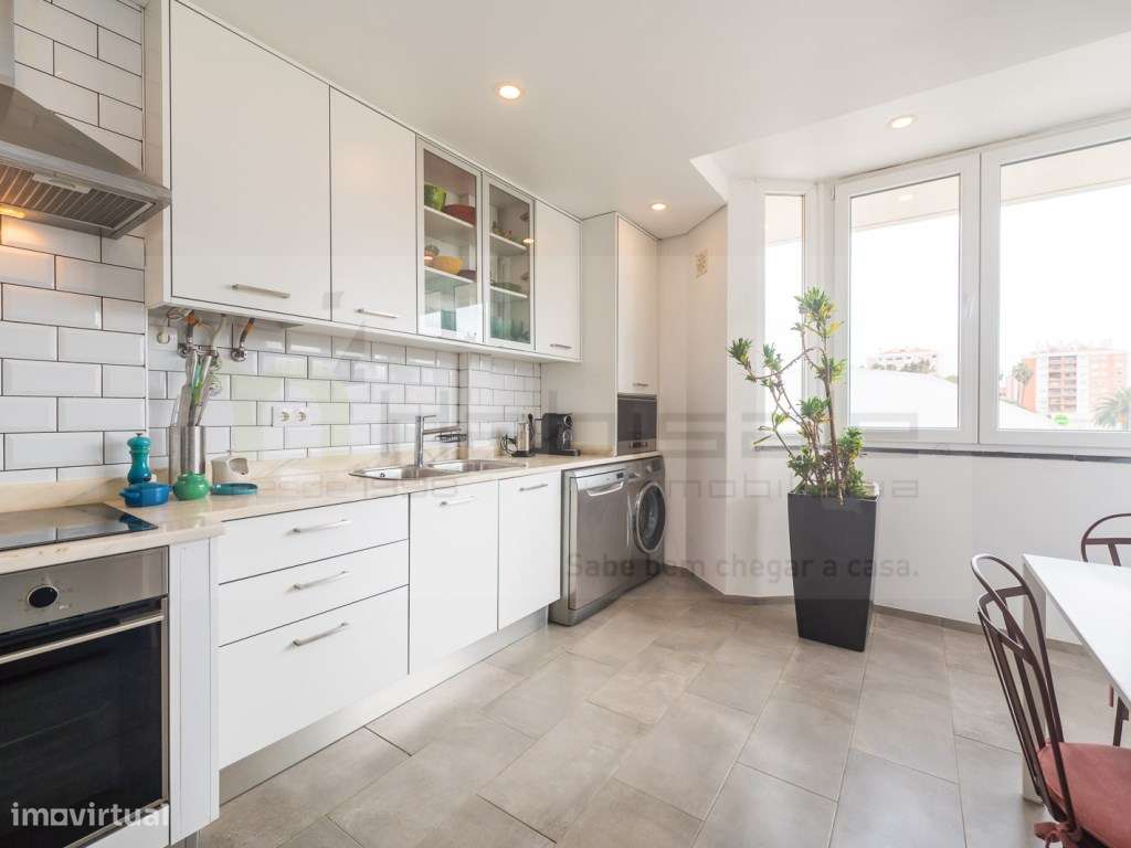 T2 na Parede totalmente remodelado com arrecadação - Grande imagem: 4/31