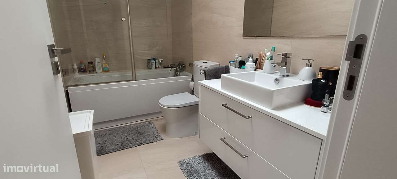 Moradia T5 de Luxo com Piscina e Garagem-24