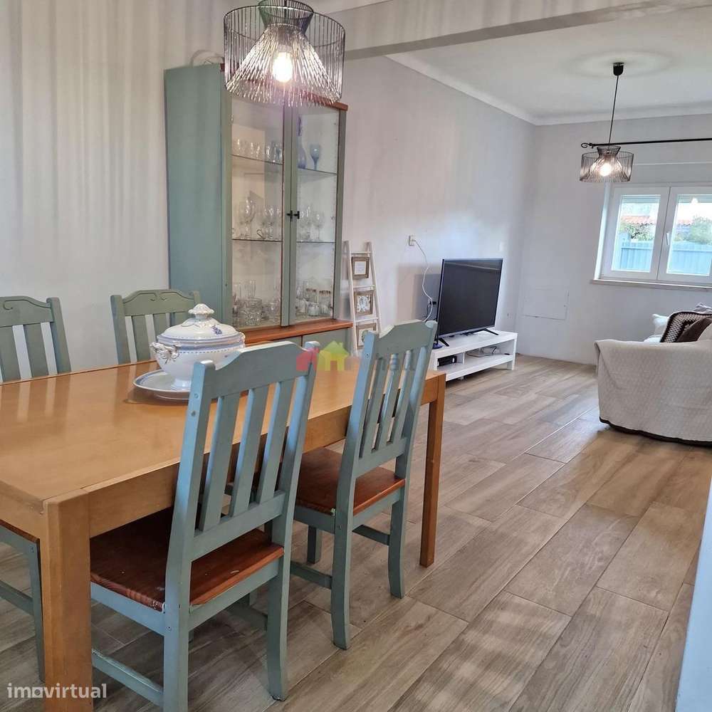 Moradia T3 renovada em zona tranquila de Azeitão - Grande imagem: 3/60