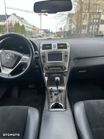 Toyota Avensis 1.8 Premium MS - 9