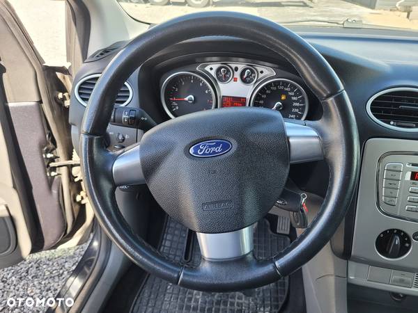 Ford Focus 1.6 16V Ghia - 15