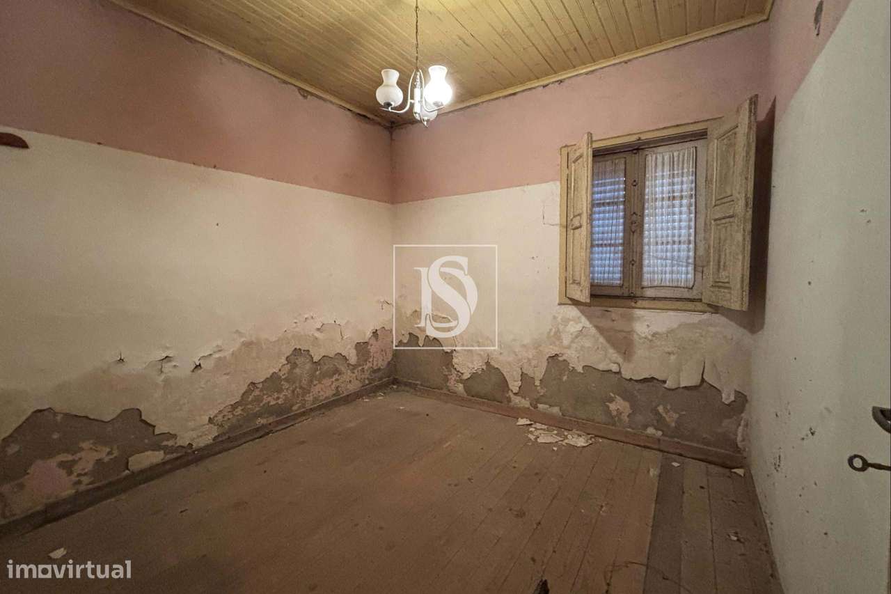 Moradia T2 para reconstrução em Tondela-10