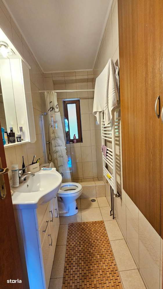 Casa de vis ,ideala familie,singur in curte,250000 Euro.Comision 0%-13