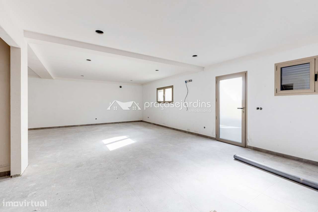 Moradia T3 com Garagem para 3 Viaturas a 5 Minutos de Leiria-34