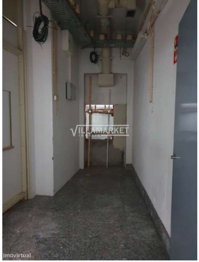 Loja da banca com 220 m2 situada no centro de Vila Nova da Barquinha - Grande imagem: 4/8