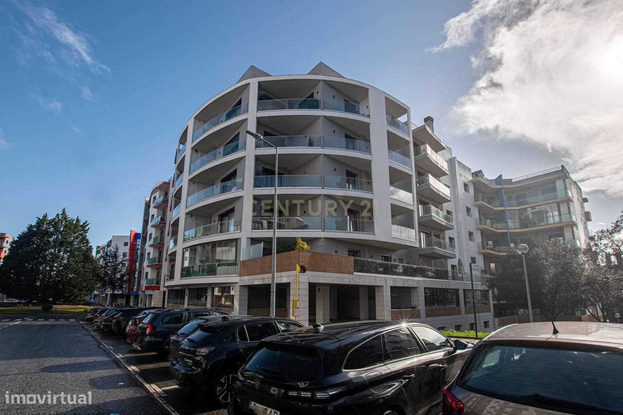 T4 Exclusivo com Terraço e Box para 2 Carros no Jardim da Amoreira-29