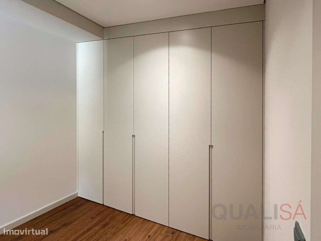 Apartamento T4 novo com logradouro e garagem em S. Vicente no centr...-14