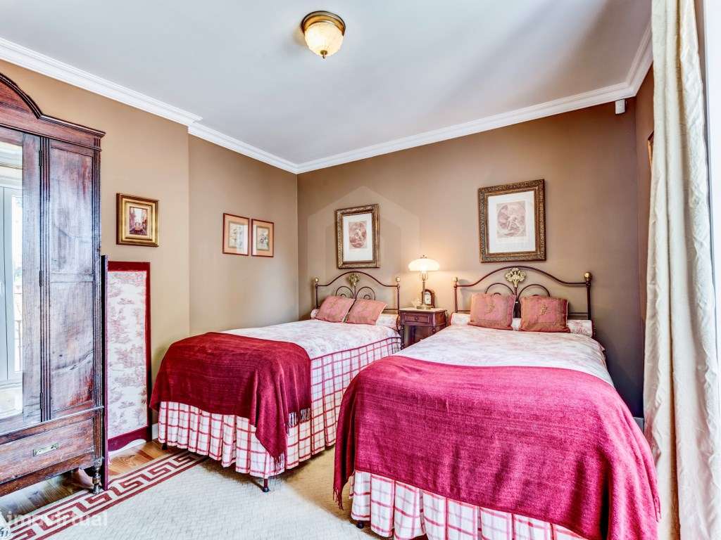 Moradia T4+1 no Centro da Vila Nogueira de Azeitão-38