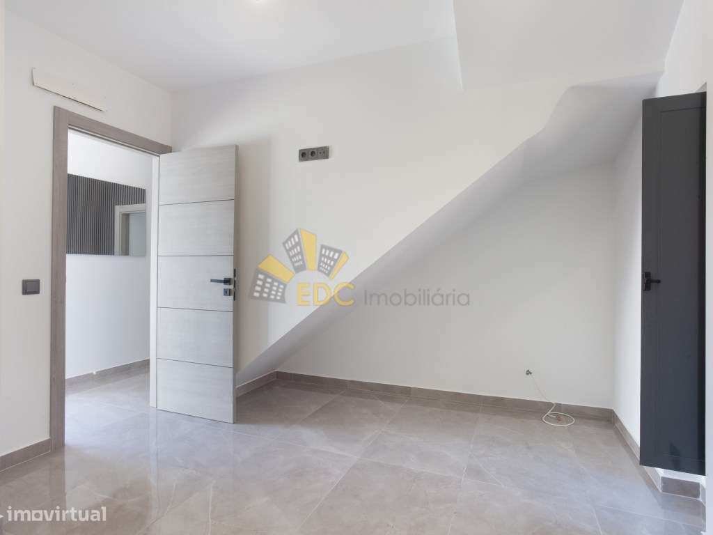 Moradia T2+1 | Localizada em São Domingos de Rana | Não perca a opo...-8