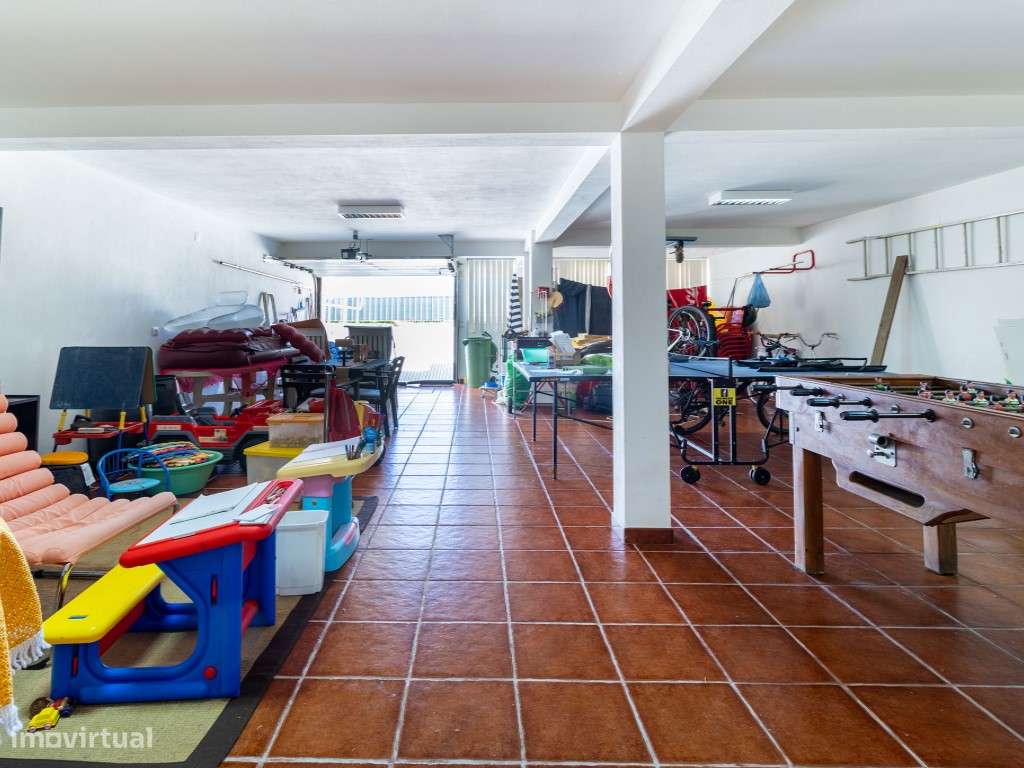 Moradia exclusiva com vista mar deslumbrante, piscina e localização...-12