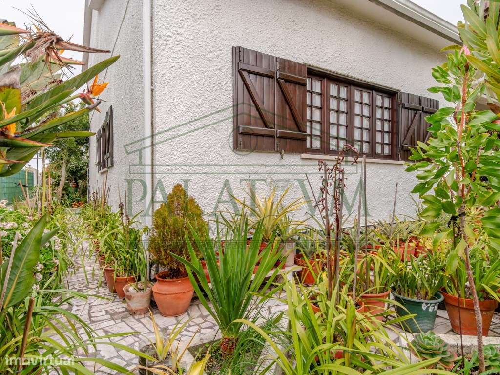 Moradia T5 centro da Charneca da Caparica-31