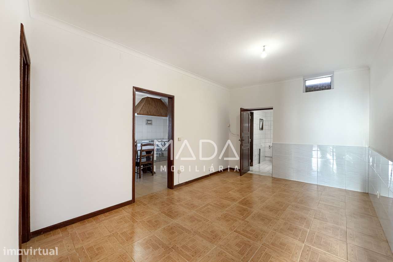 Moradia T2 individual c/480m2 de terreno e anexos em Escudeiros, Braga-13