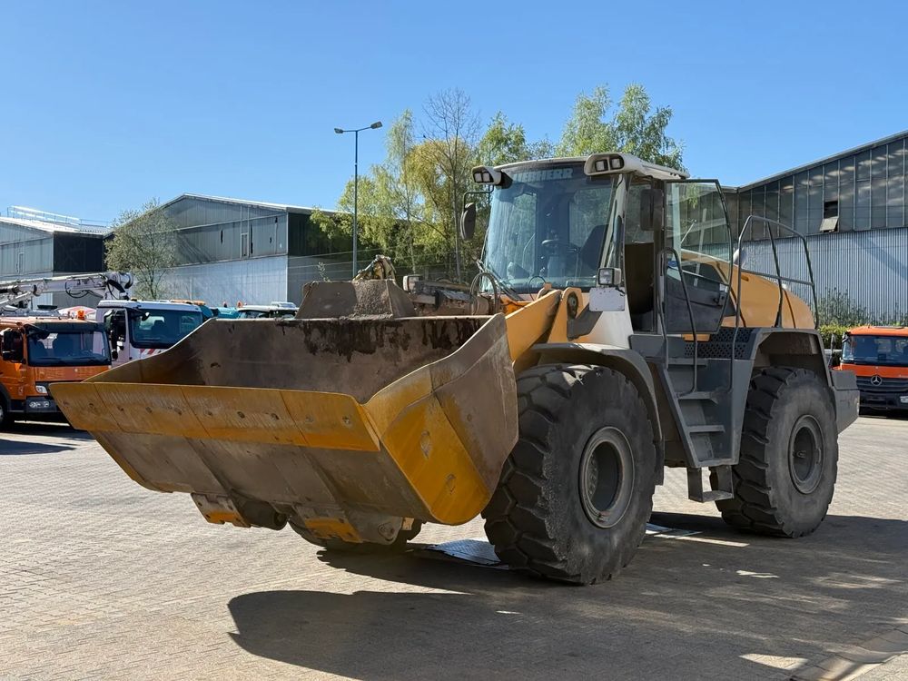 Liebherr L566 2015
