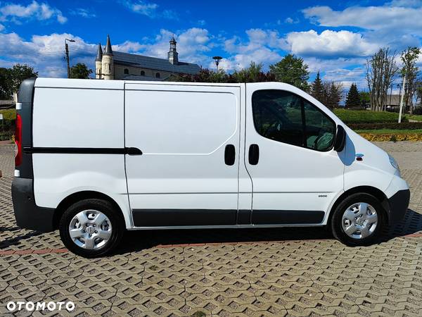 Opel Vivaro - 8