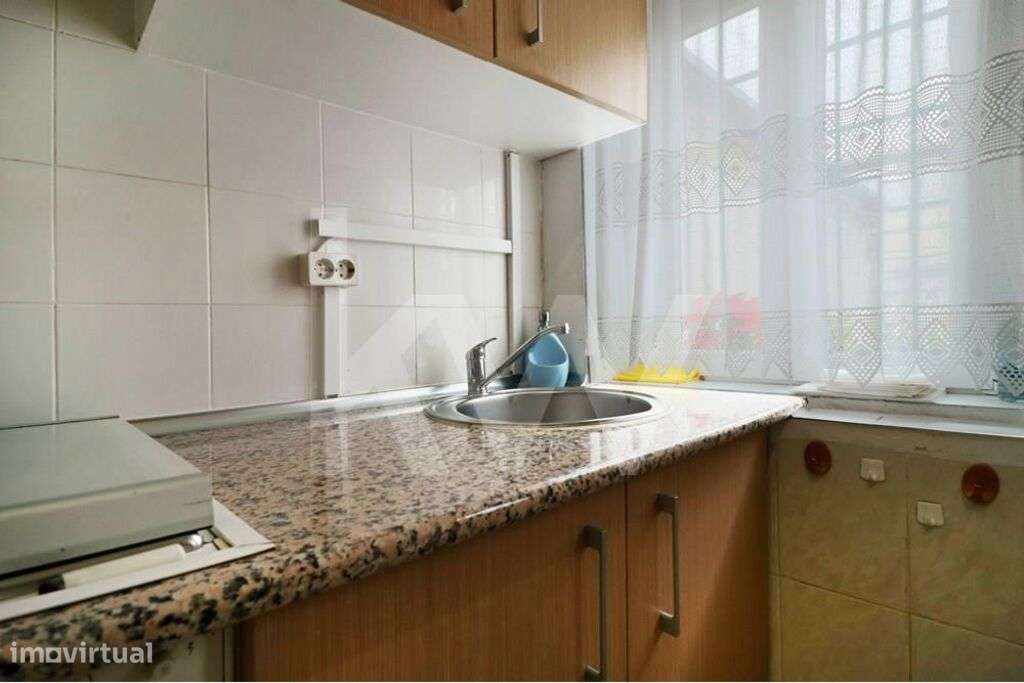 Moradia com logradouro para recuperar| Bairro Quinta do Jacinto | Alcâ - Grande imagem: 5/17