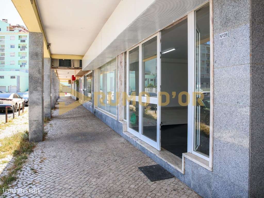 Loja com Armazém e escritórios-4