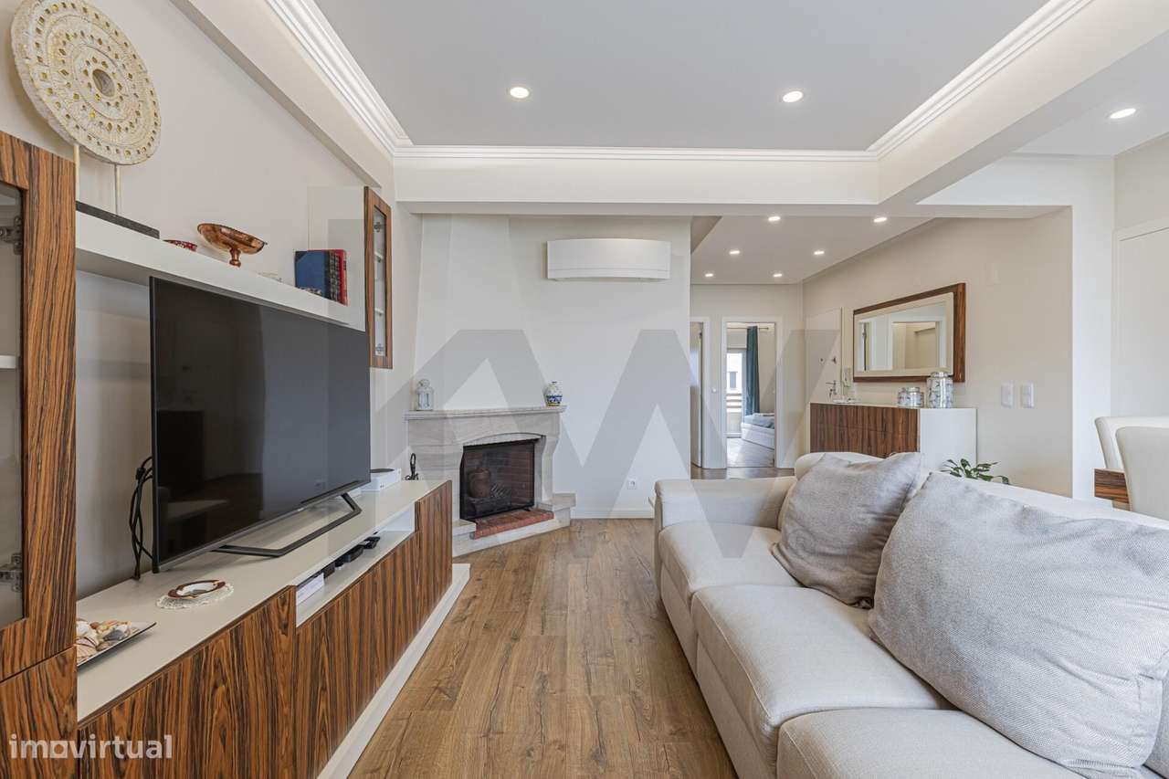 Apartamento T2 Renovado e com Varandas em Algés - Grande imagem: 5/29