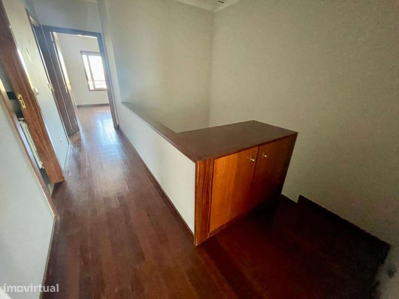 Apartamento T5 Duplex com Terraço, Lareira e Garagem em Zona Premium-11
