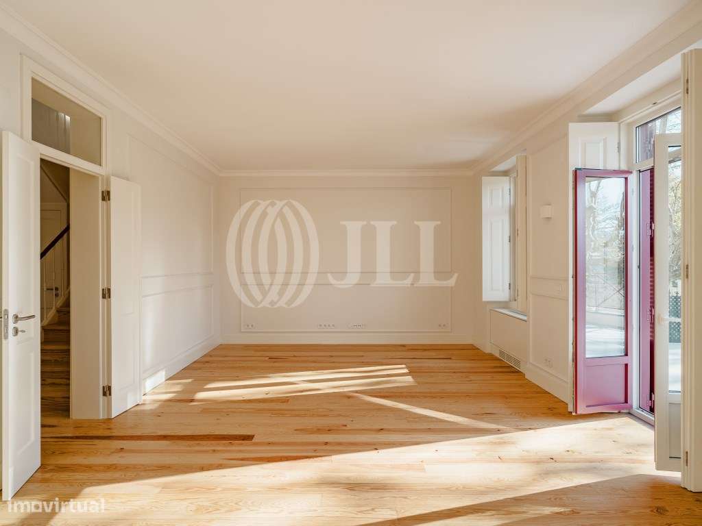 Prédio, totalmente remodelado, na Estefânia, Sintra - Grande imagem: 3/37