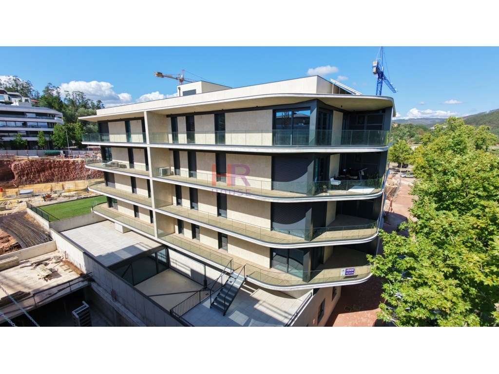 Vende-se Fantástico T2 com terraço privativo-47