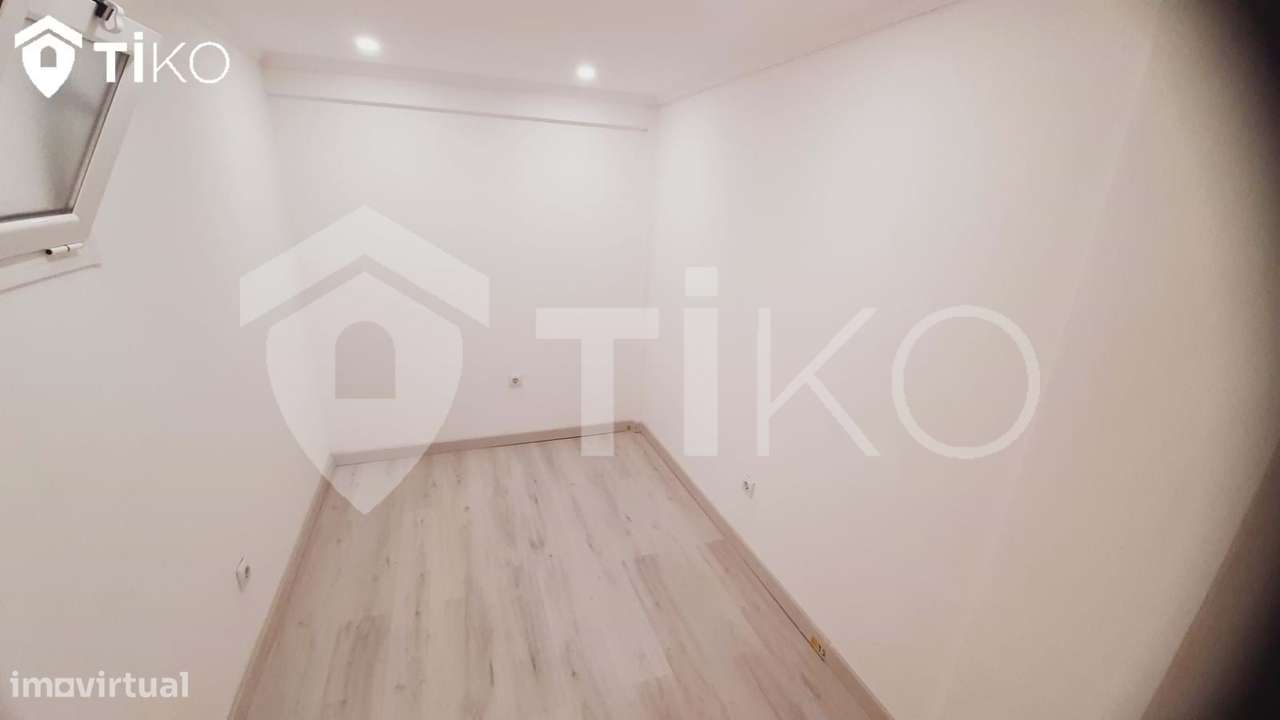 Loja Transformada em Apartamento  em Vale de Milhaços Corroios - Grande imagem: 4/20