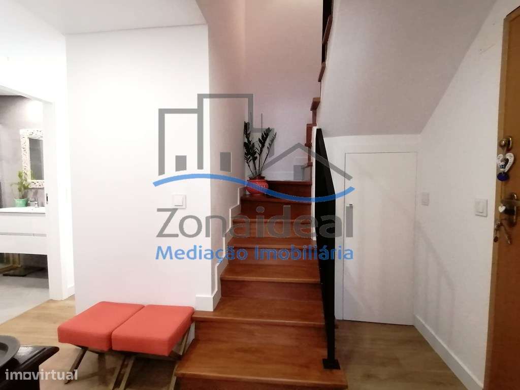 Apartamento T3 Duplex com parqueamento 2 carros - Alenquer-16