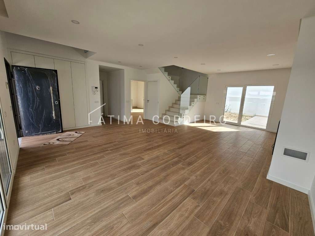 Moradia T4 na Quinta da Charnequinha em fase de construção, com tér... - Grande imagem: 2/35