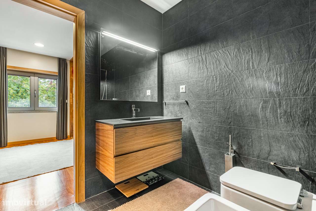 Moradia T3 + escritório à venda em Fraião - Braga-35