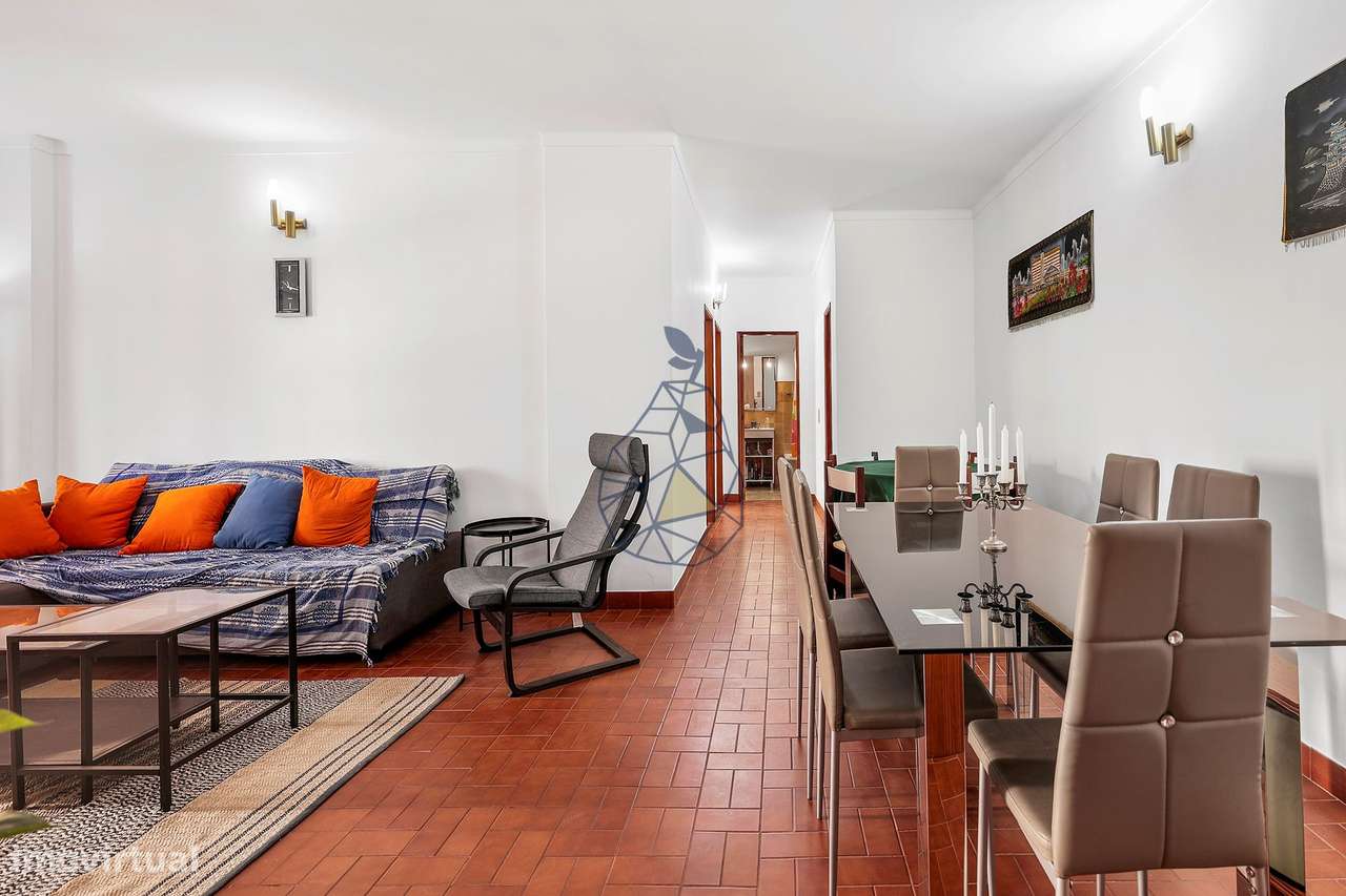 Apartamento T2 com Garagem e Elevador — Portimão-13